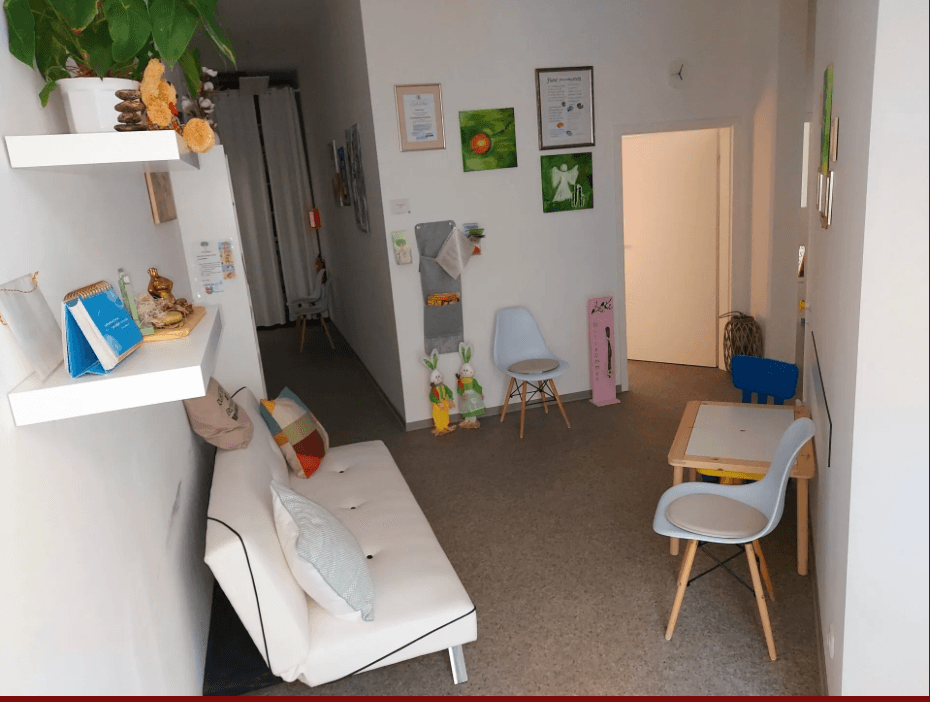 Wartebereich mit Kinderecke